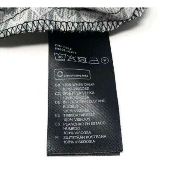 Chevron Print Strappy Romper w Pockets and Crisscross Back, Divided size 8 - Picture 3 of 9